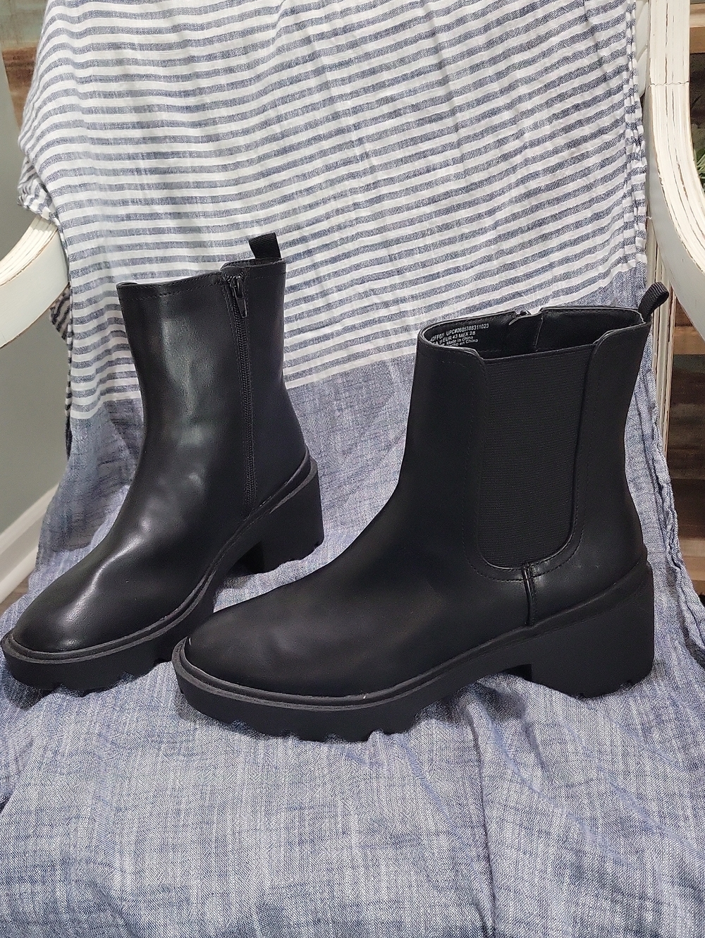 Time and Tru Womens Black Lug Sole Chelsea Ankle Platform Boots Sz 11, Goth,